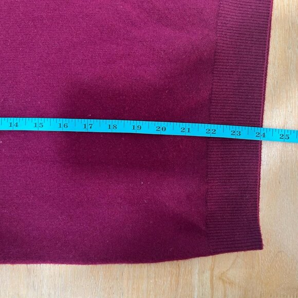 Uniqlo Cashmerw Sweater Mens M Burgundy V Neck Knit Pullover Classic Preppy - Picture 6 of 6